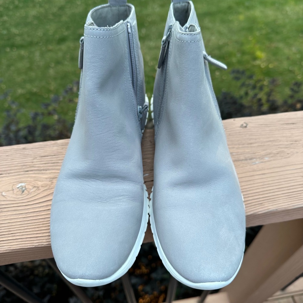 Cole Haan Zerogrand Side Zip Waterproof Gray Leather Ankle Bootie Size 9 - Picture 2 of 6